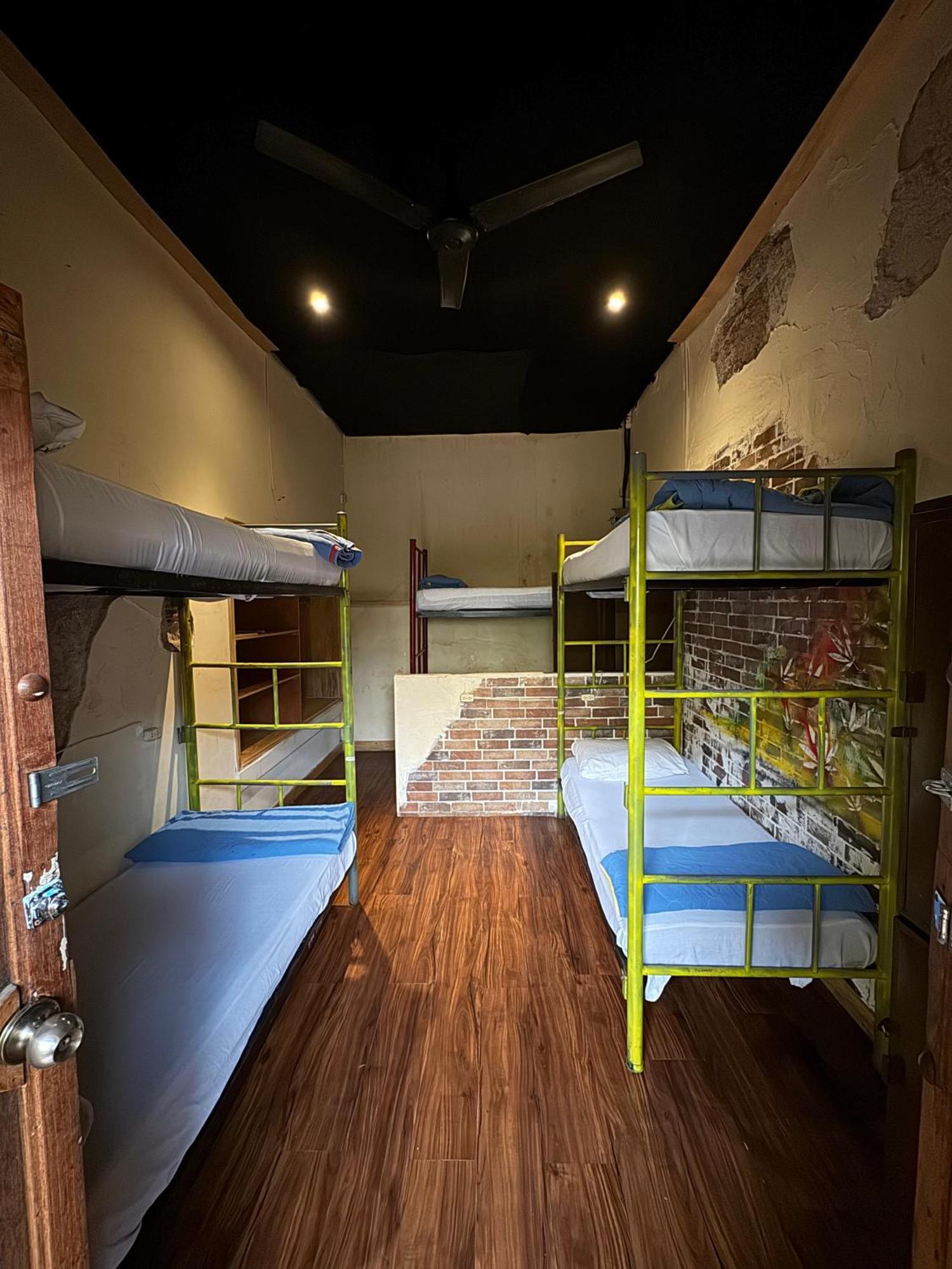 Volko Party Hostel Antigua Phòng bức ảnh