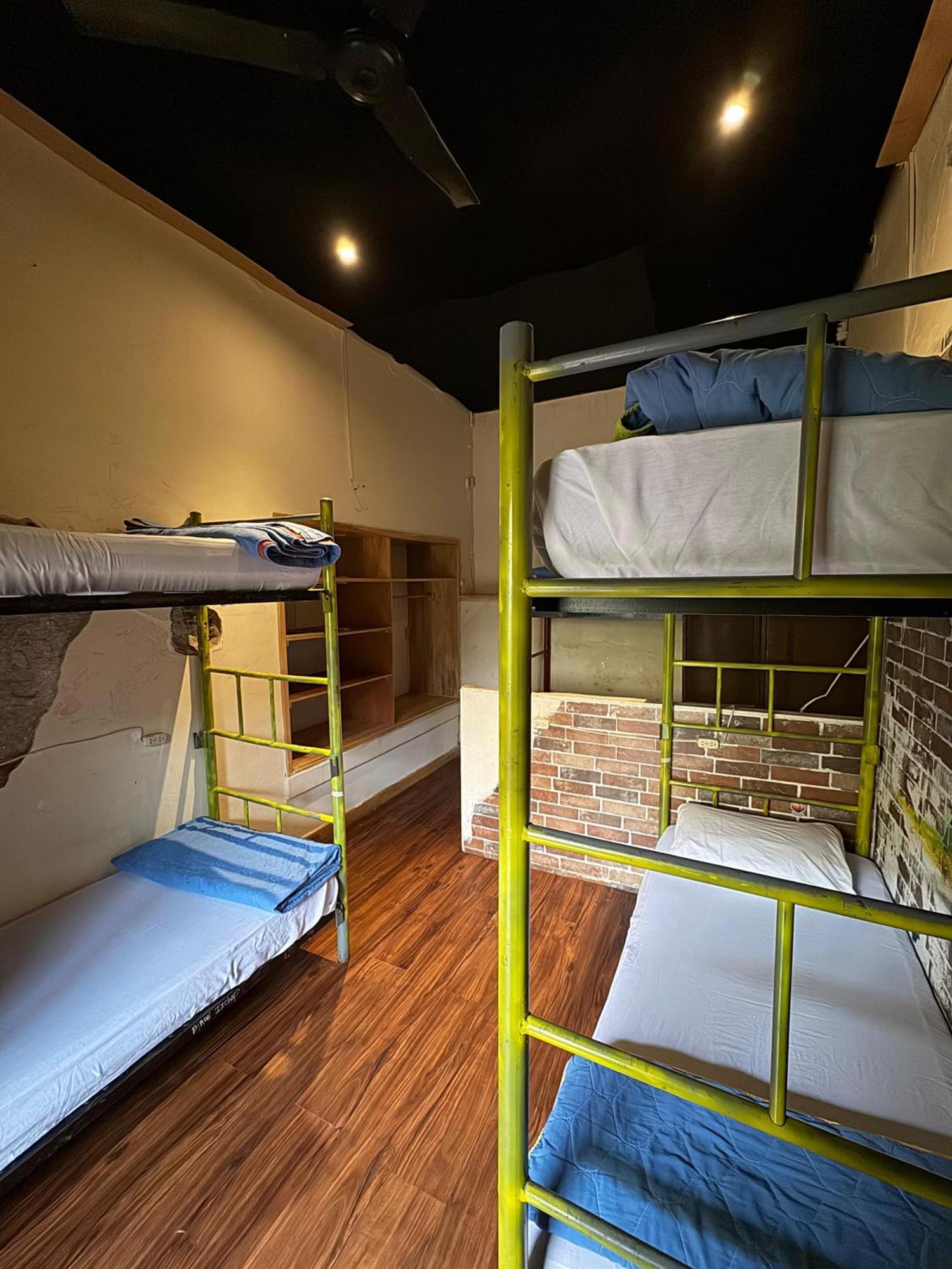 Volko Party Hostel Antigua Ngoại thất bức ảnh