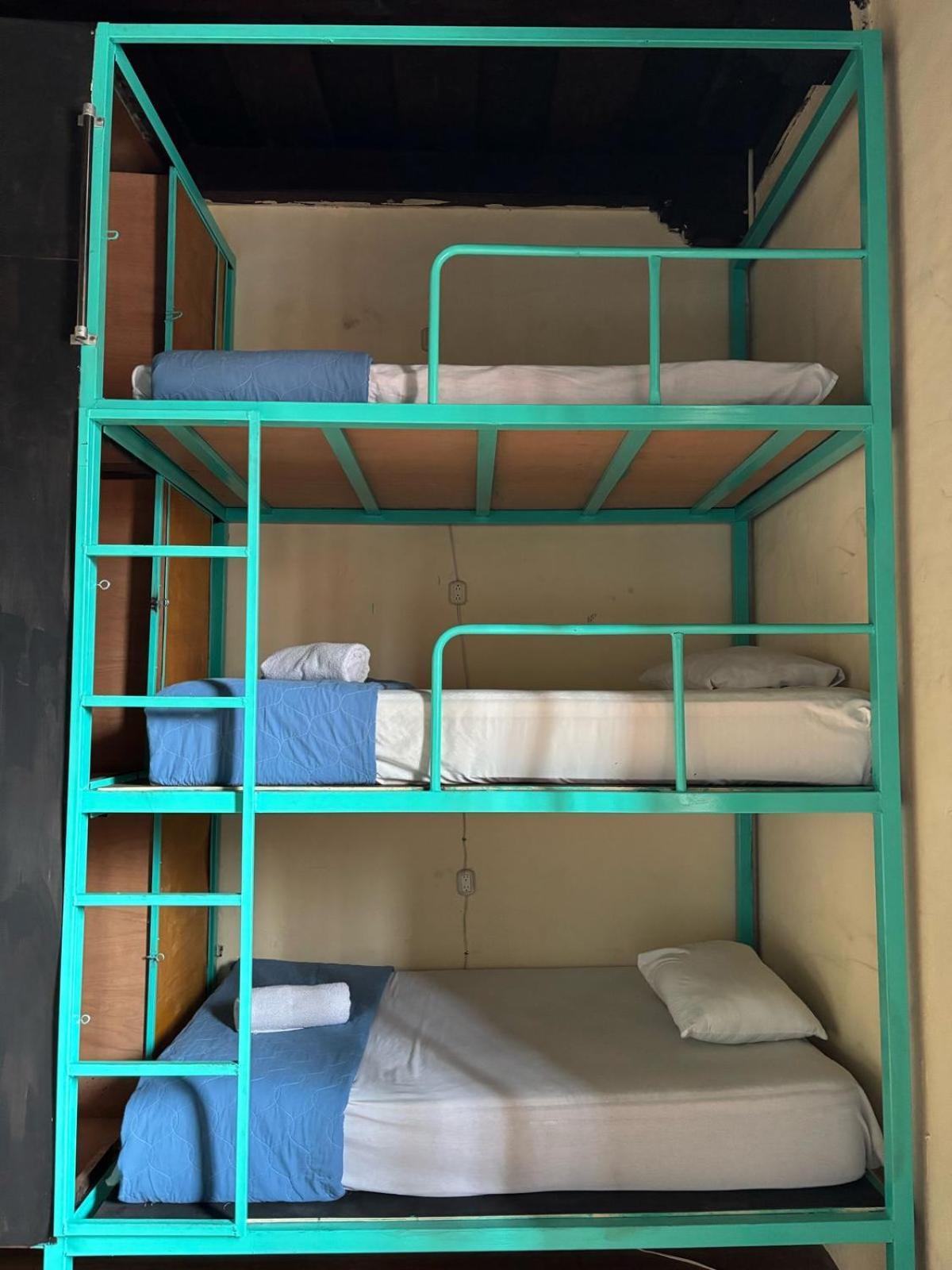 Volko Party Hostel Antigua Phòng bức ảnh