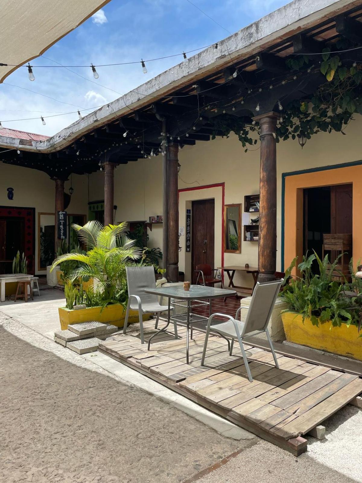 Volko Party Hostel Antigua Ngoại thất bức ảnh